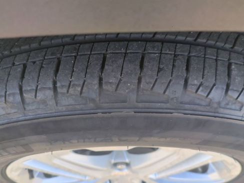 Used 2022 GMC Terrain SLE w/ Driver Convenience Package image 11