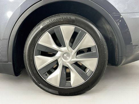 Used 2024 Tesla Model Y Long Range AWD/4WD image 11