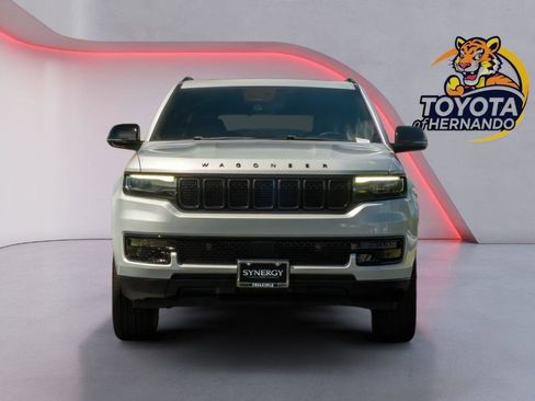 Used 2023 Jeep Wagoneer Series II AWD/4WD image 2