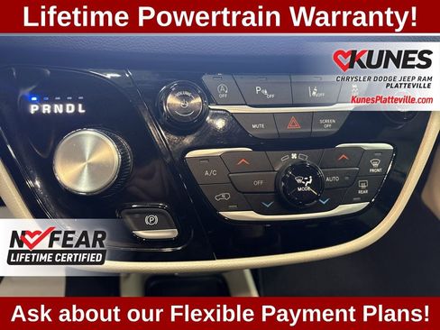 Used 2023 Chrysler Pacifica Touring-L image 24