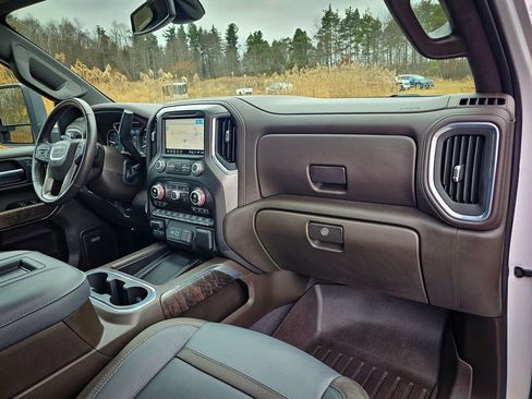 Certified 2022 GMC Sierra 3500 Denali image 44