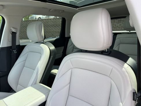 Used 2026 Lincoln Nautilus Premier w/ Equipment Group 102A AWD/4WD image 10