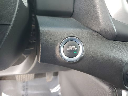 Used 2024 GMC Terrain SLE FWD image 29