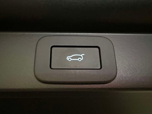 Used 2025 Land Rover Range Rover SE AWD/4WD image 16
