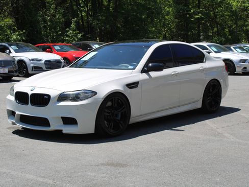Used 2016 BMW M5 RWD image 3