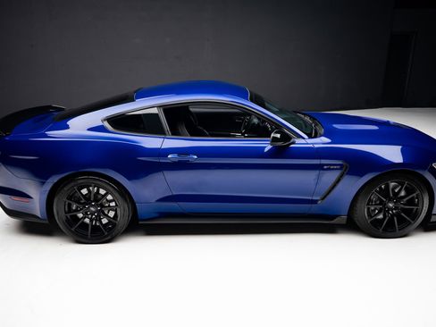 Used 2016 Ford Mustang Shelby GT350 w/ Track Package RWD image 35