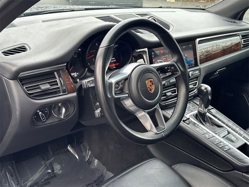 Used 2020 Porsche Macan image 20