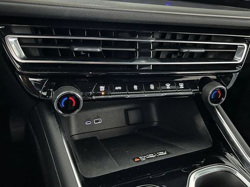 Used 2026 Chevrolet Traverse LT w/ Midnight/Sport Edition FWD image 26