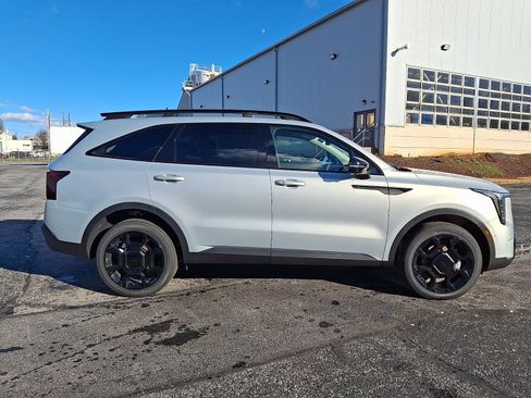 New 2026 Kia Sorento SX image 9