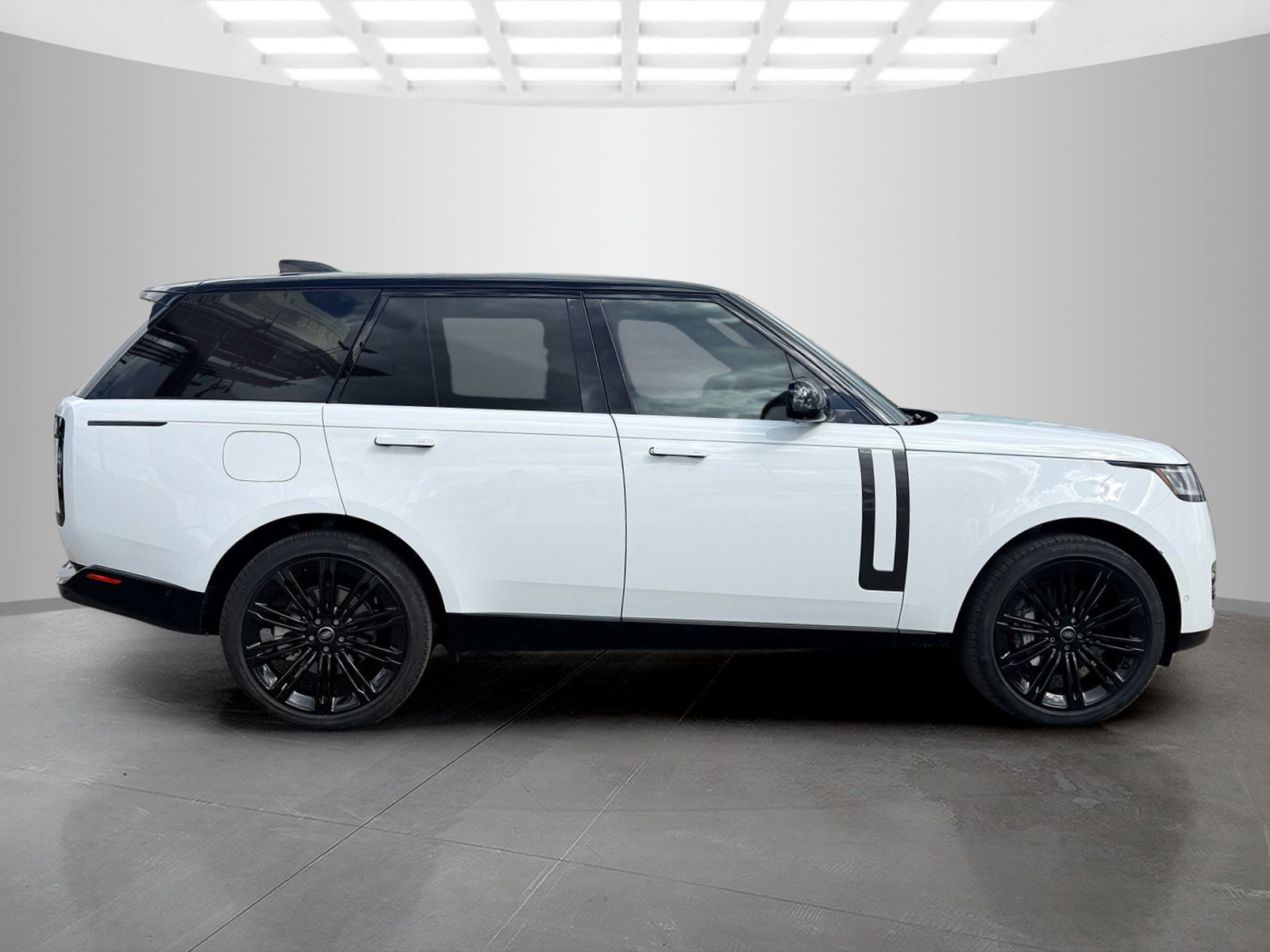 Used 2025 Land Rover Range Rover SE AWD/4WD image 4
