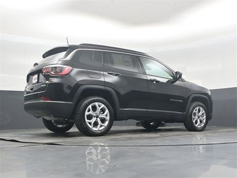 New 2026 Jeep Compass Latitude w/ Mopar Graphics Package image 39