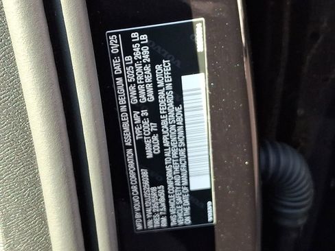 Certified 2025 Volvo XC40 B5 Core image 28