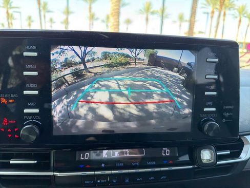 Used 2021 Toyota Sienna LE FWD image 13
