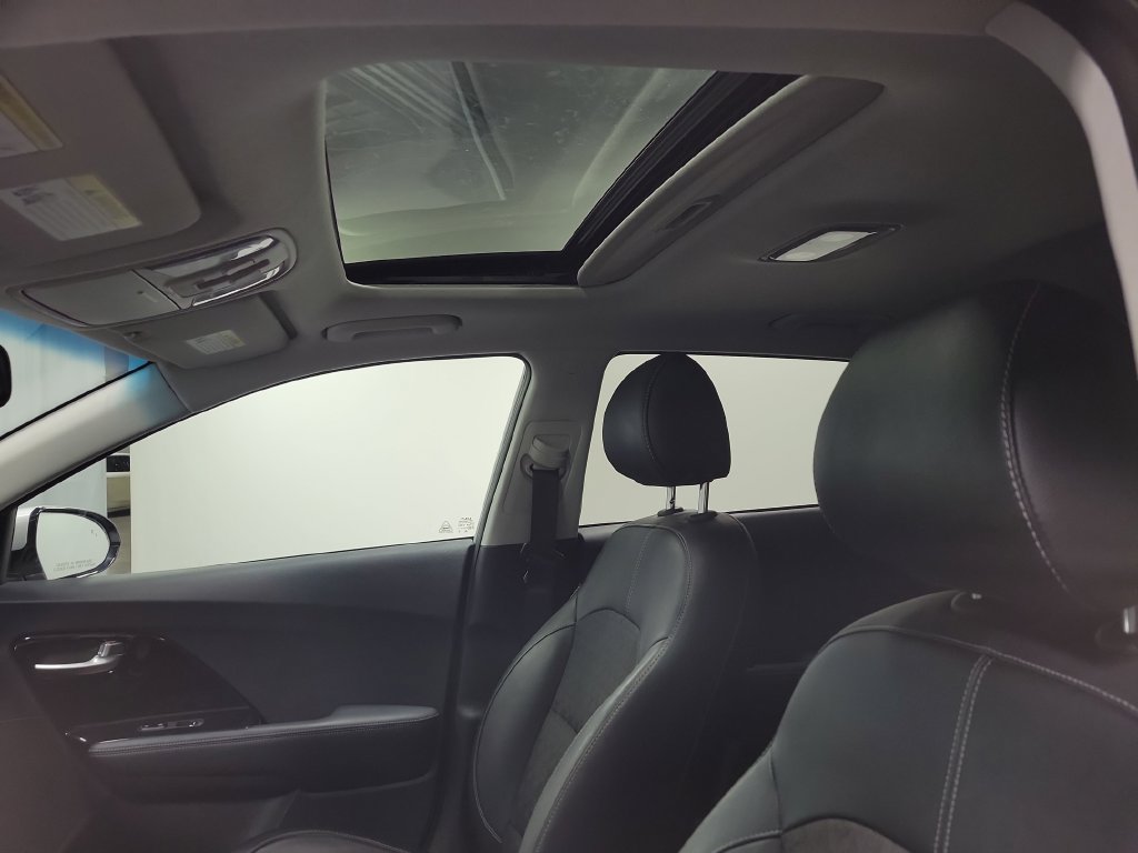 Used 2021 Kia Niro Touring FWD image 15