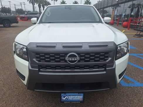 Used 2025 Nissan Frontier SV RWD image 2