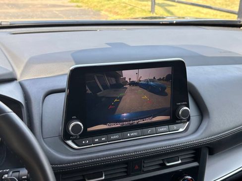 Used 2025 Nissan Rogue SV FWD image 21