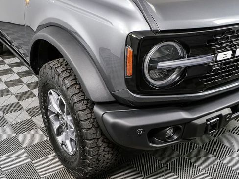 Used 2025 Ford Bronco Badlands image 35