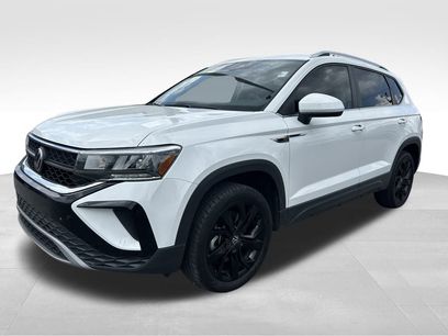 Used 2023 Volkswagen Taos SE w/ Panoramic Sunroof Package