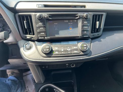 Used 2017 Toyota RAV4 XLE AWD/4WD image 8