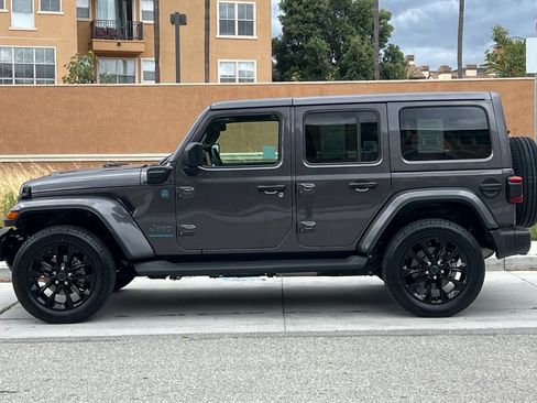 Used 2025 Jeep Wrangler Unlimited Sahara AWD/4WD image 7