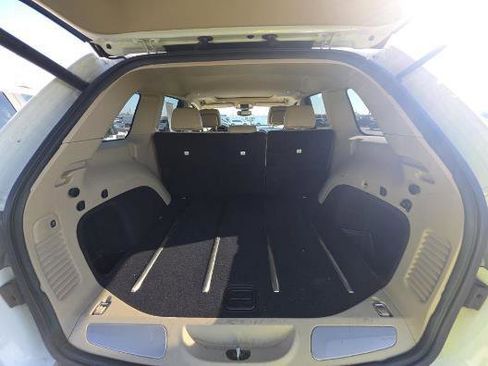 Used 2017 Jeep Grand Cherokee Limited image 17