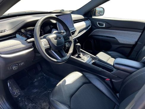 Used 2024 Jeep Compass Latitude AWD/4WD image 12