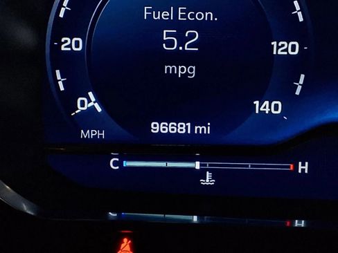 Used 2022 Chevrolet Suburban RST w/ Sport Performance Package image 32