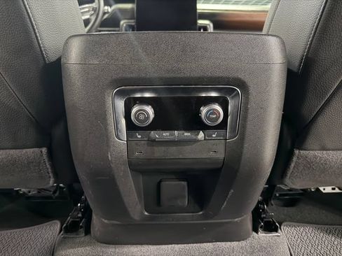 Used 2025 GMC Yukon XL Denali AWD/4WD image 27