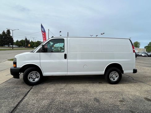 Used 2019 Chevrolet Express 2500 w/ Driver Convenience Package RWD image 7