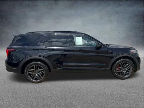 Used 2025 Ford Explorer ST-Line w/ ST-Line Street Pack AWD/4WD image 13