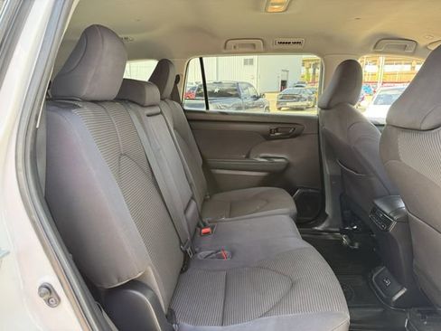 Used 2023 Toyota Highlander LE image 31