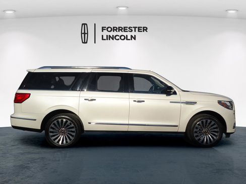 Used 2019 Lincoln Navigator L Reserve image 2