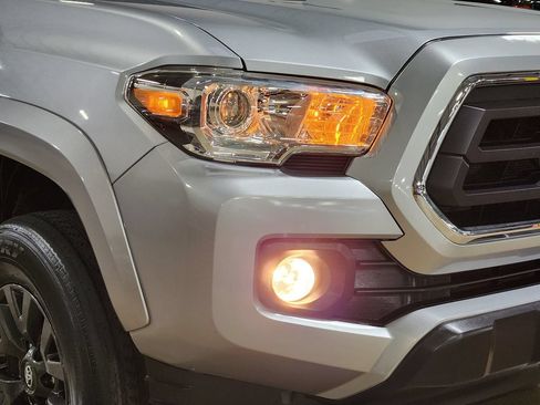 Used 2021 Toyota Tacoma SR5 RWD image 13
