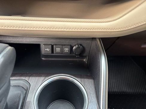 Used 2020 Toyota Highlander Limited image 23