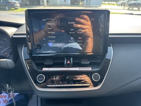 Used 2025 Toyota Corolla LE image 18