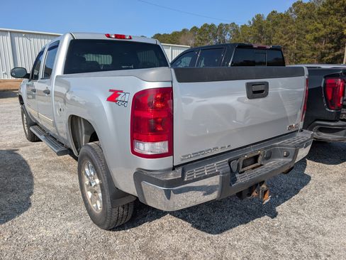 Used 2011 GMC Sierra 2500 SLE w/ Suspension Package, Off-Road image 4