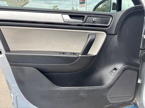 Used 2017 Volkswagen Touareg Wolfsburg Edition image 18