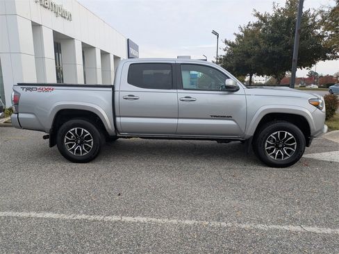 Used 2023 Toyota Tacoma TRD Sport image 3
