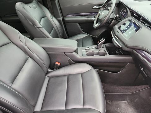 Certified 2023 Cadillac XT4 Luxury w/ Cold Weather Package image 14