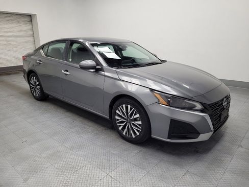 Used 2023 Nissan Altima 2.5 SV image 11