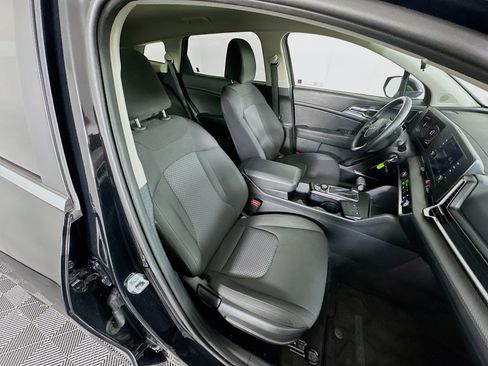 Used 2025 Kia Sportage LX image 30
