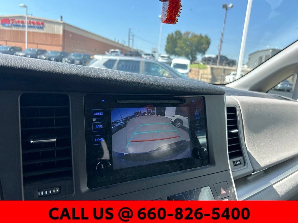 Used 2017 Toyota Sienna LE FWD image 16