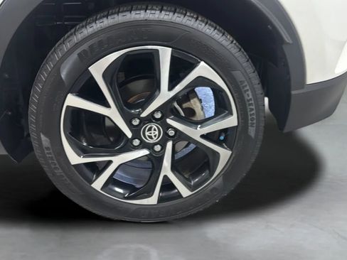 Used 2021 Toyota C-HR XLE FWD image 36