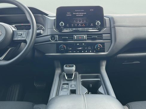 Used 2025 Nissan Pathfinder S FWD image 13