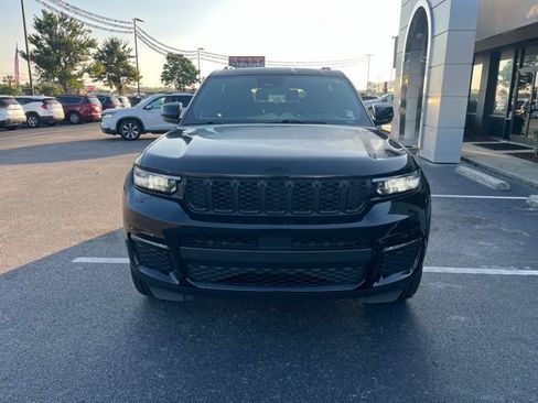 Used 2025 Jeep Grand Cherokee L Limited w/ Black Appearance Package RWD image 36