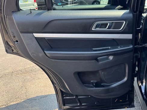 Used 2017 Ford Explorer XLT AWD/4WD image 17