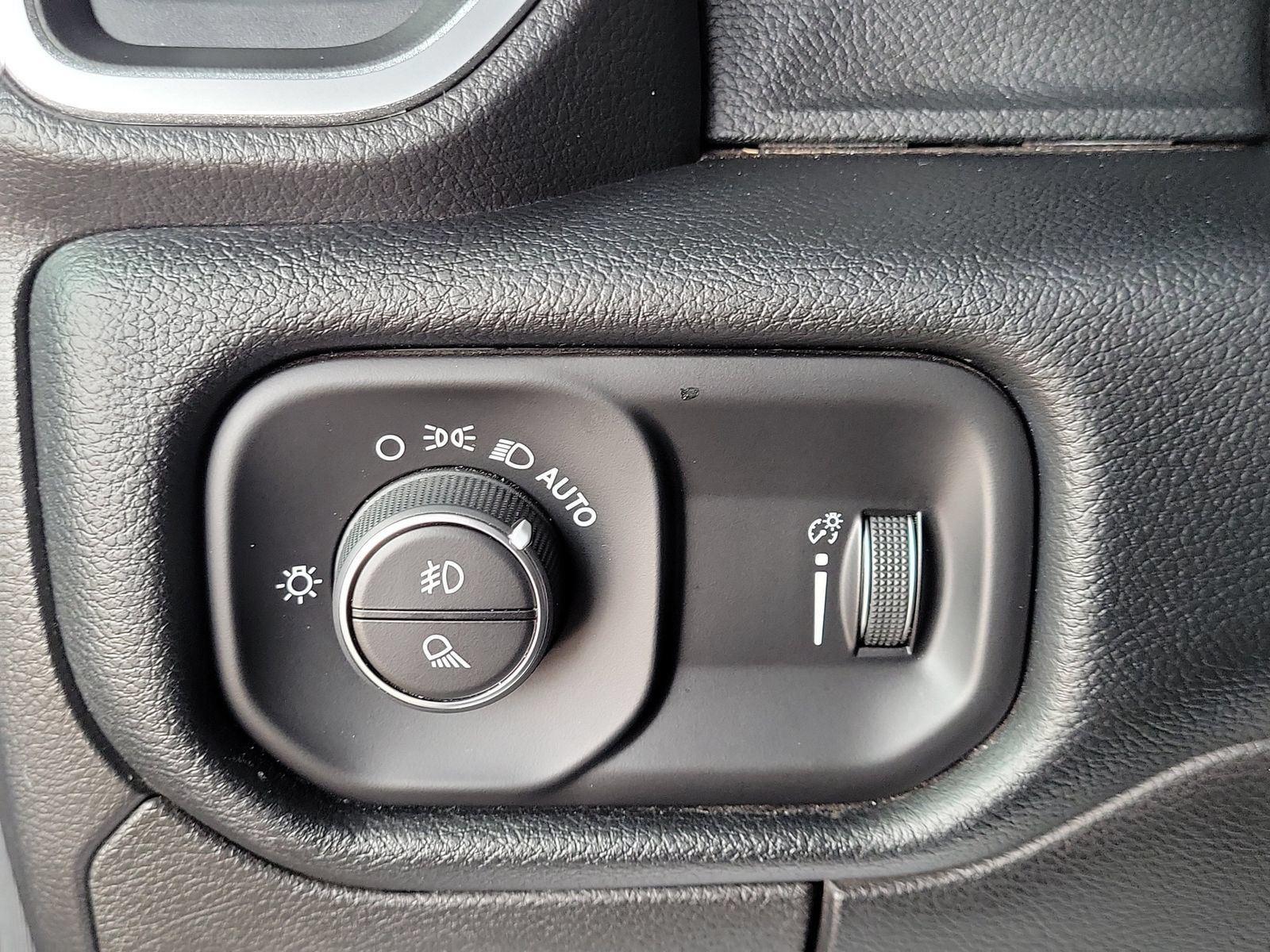 Used 2020 RAM 1500 Big Horn AWD/4WD image 14