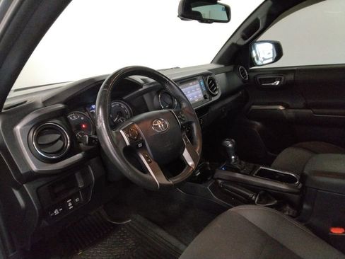 Used 2018 Toyota Tacoma TRD Off-Road image 27