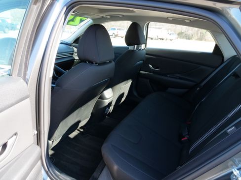 Used 2024 Hyundai Elantra SEL w/ Convenience Package image 15