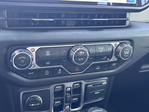 New 2025 Jeep Gladiator Willys image 22